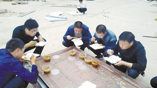 為了“創(chuàng)衛(wèi)”，他們蠻拼的